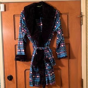 Fleece robe with fleece fur collar, cuffs and trim L/XL